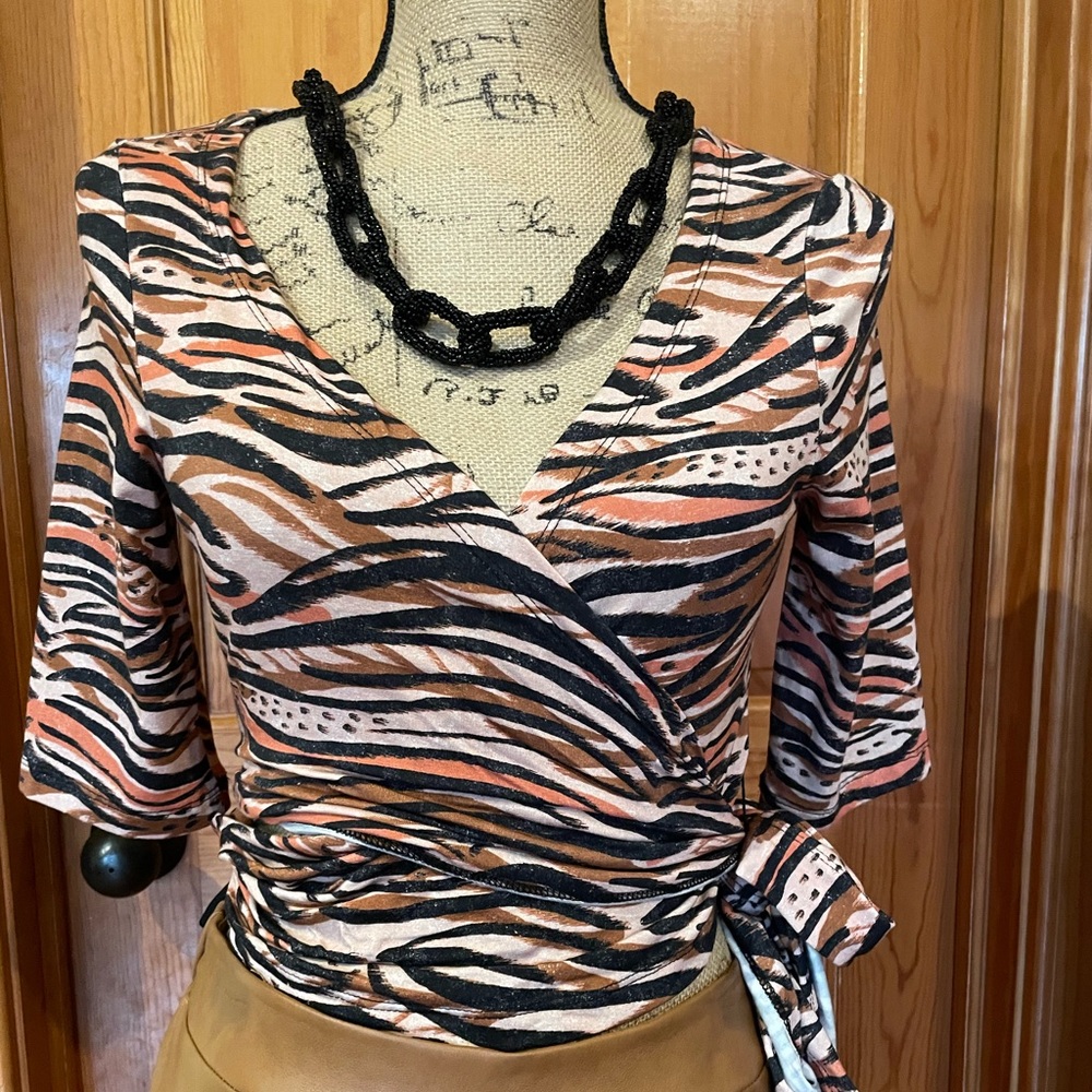 ANTHROPOLOGIE WRAP TOP IN ANIMAL PRINT